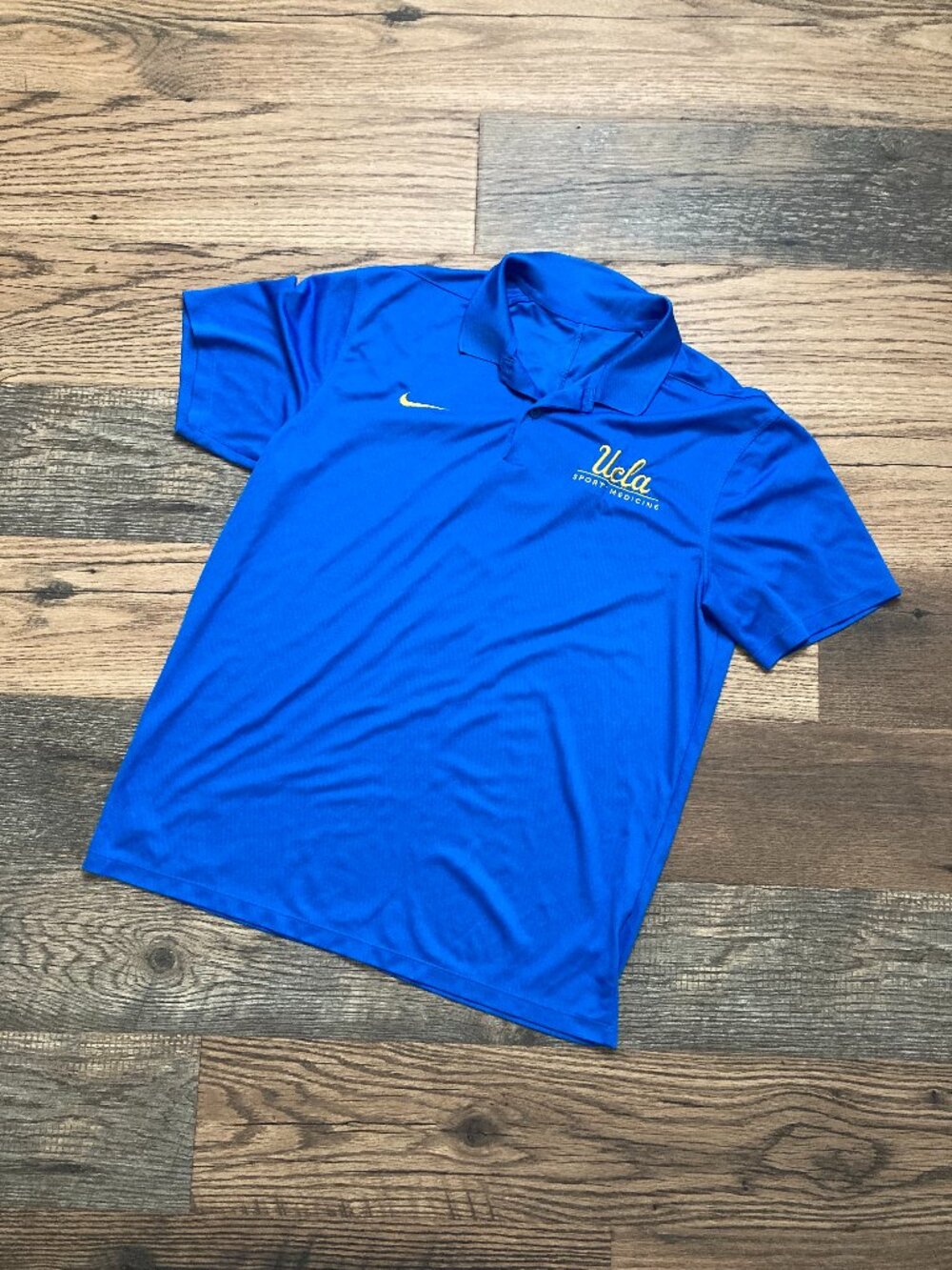 Nike UCLA Polo Shirt Medium Bruins Dri Fit On Field Lightweight Snap Button NCAA